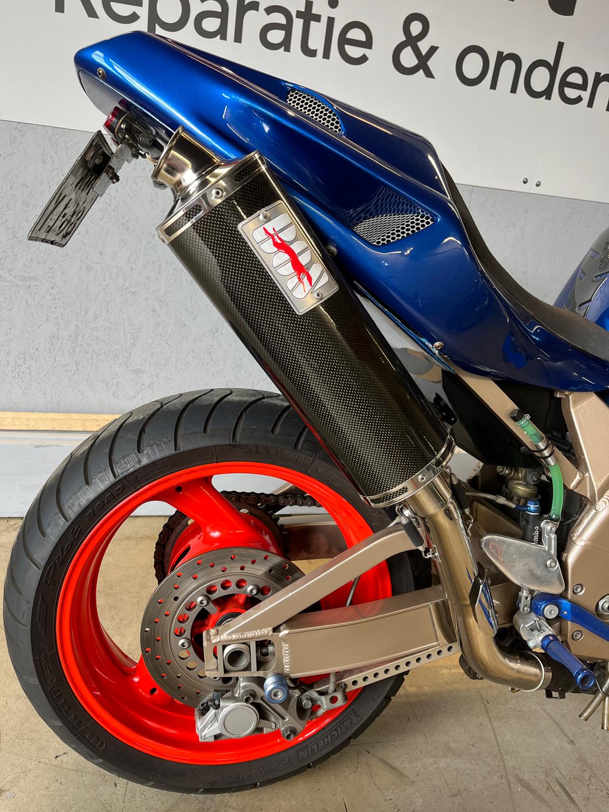 Yamaha YZF 750 R streetfighter
